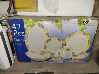 Service de vaisselle neuf 47 pièces pour cérémonie ou occasion