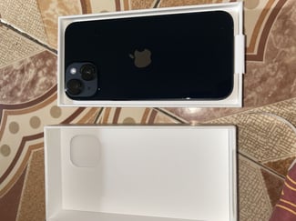 iPhone 14 128 Go Midnight neuf importé de Dubaï