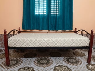 Lit enfant individuel solide bois et métal design élégant