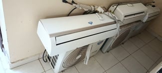 À vendre : Deux climatiseurs inverter (marques : Sam et Daikin)