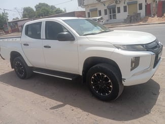 Mitsubishi L200 Pickup 2023, automatique, très bon état