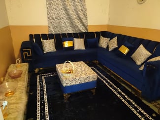 Salon neuf avec accessoires et rideaux inclus