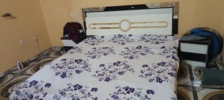 Chambre à coucher complète moderne en très bon état