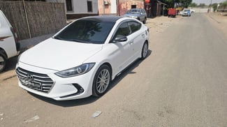 Hyundai Avante 2020 diesel, boîte automatique, climatisation