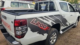 Mitsubishi L200 2021 diesel boîte manuelle en excellent état