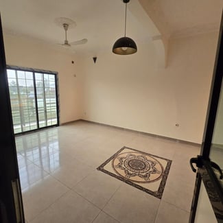 Appartement F3 neuf avec groupe électrogène proche Gabode