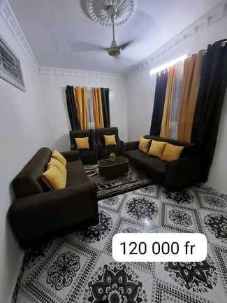 Salon moderne complet en très bon état et confortable