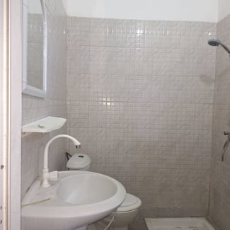 Villa 5 chambres avec jardin et cuisine moderne dans quartier calme