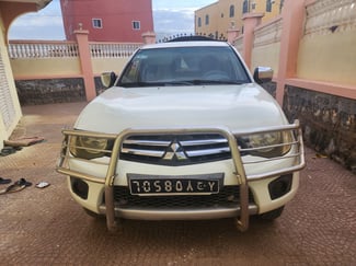 Mitsubishi L200 en bon état, sans climatisation