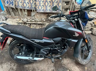 Moto Honda 125 cm3 en bon état