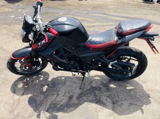 Moto Jincheng en très bon état, prête à rouler