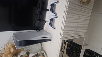 PlayStation 5 avec 2 manettes et jeux FIFA inclus