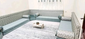 Salon saoudien complet neuf avec tapis et rideaux