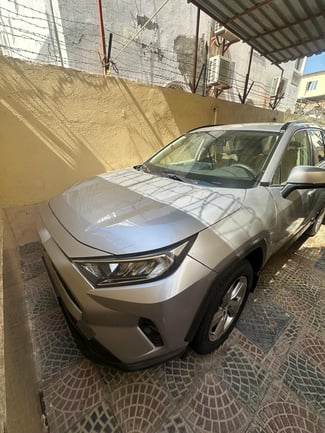 Toyota RAV4 2021, SUV fiable en très bon état