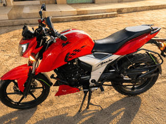 TVS Apache rouge 2026, impeccable état, vente pour urgence