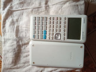 Calculatrice scientifique neuve 5 mois d'utilisation