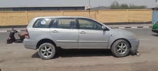 Toyota Corolla en bon état, convertible en taxi