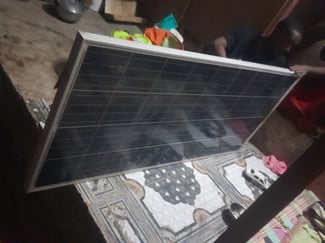 2 panneaux solaires 150W, 6 mois d'utilisation, prêt à livrer