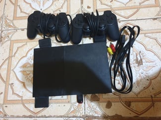 Console PS2 avec jeux, état quasi neuf