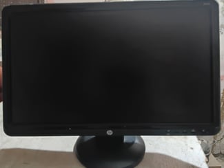 Écran plat HP quasi neuf, haute qualité