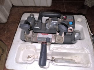 Machine de copie de clés pour maison et voiture