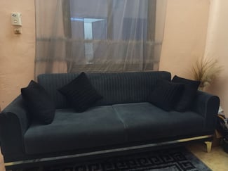 Ensemble salon et salle à manger complet avec meubles et tapis