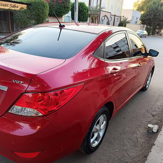 Hyundai Accent 2014 diesel boîte automatique rouge en excellent état