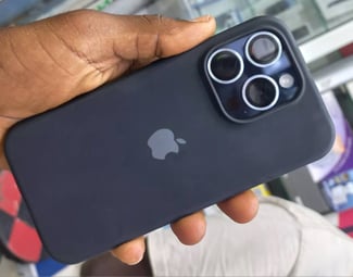 iPhone 15 Pro 128 Go bleu en très bon état