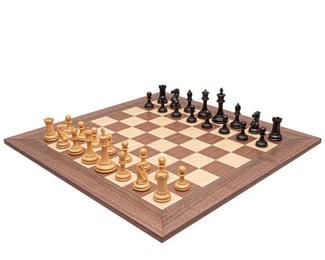 Jeu d'échecs de qualité en bon état