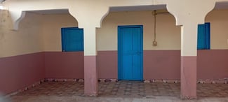 Maison 3 chambres avec eau et électricité disponible