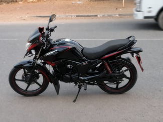 Moto Hunk ancienne en bon état