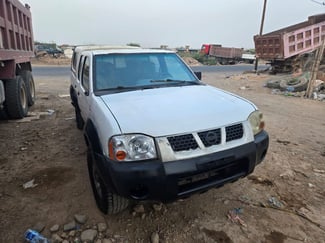 Nissan Hardbody 4x4 utilitaire en bon état