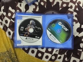 PS5 avec EA Sports FC 26 et Demon’s Souls en bon état
