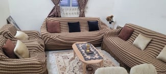 Ensemble salon canapés beige avec table basse ovale en bois