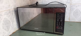 Micro-ondes Samsung grand format en parfait état 1 an