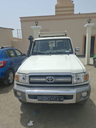 Toyota hard top et Mahindra KUV100