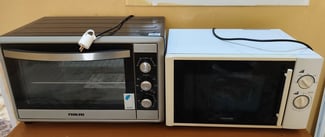 Four électrique et micro-ondes quasi neufs à prix attractif