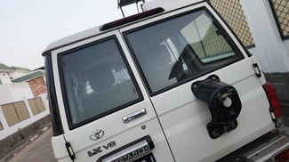 Toyota Hardtop LX V8 2022, diesel, bon état
