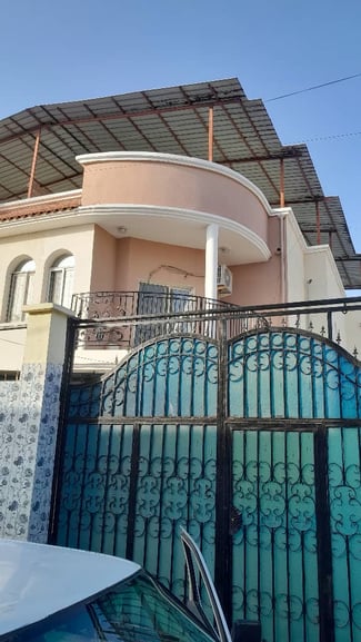 Maison F5 avec terrasse et parking à Haramous zone industrielle