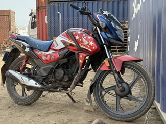 Moto Honda SP125 rouge et bleu, bien entretenue, 2 ans d'usage