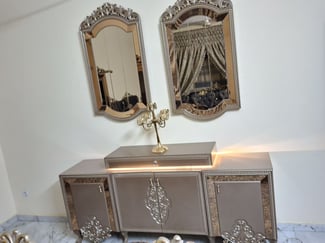 Salle à manger complète élégante et raffinée en parfait état
