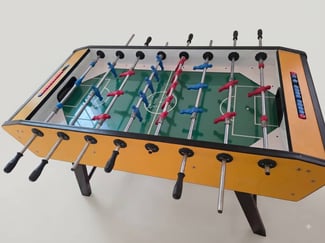 Baby-foot professionnel robuste en très bon état