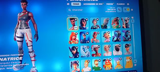 Compte Fortnite avec 100 skins rares et accessoires variés