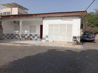 Villa F4 avec parking et groupe électrogène à Aviation