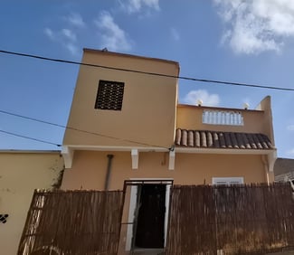 Maison F6 duplex neuf, construite récemment à Barwaqo