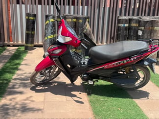Moto Loncin Sport Power rouge et noir, bon état général