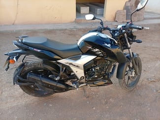 Moto TVS 160, modèle récent, en bon état