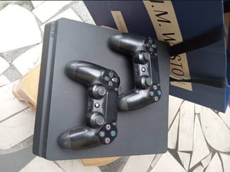 PlayStation 4 Jailbreak 9.0 avec 11 jeux et 2 manettes