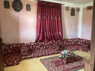 Salon Qaaci traditionnel en bon état Q6