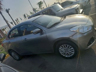 Suzuki Dzire 2021 gris bien entretenue